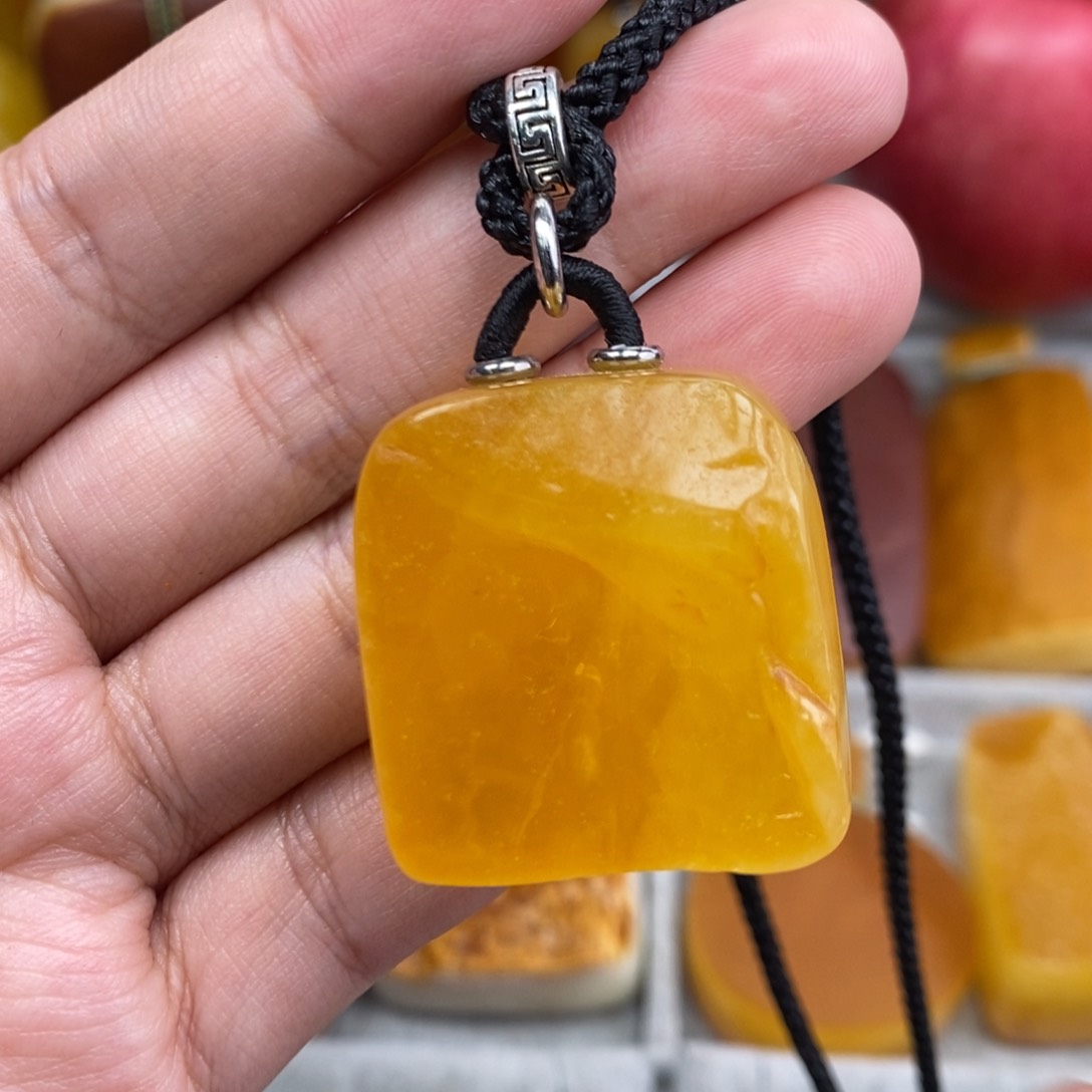 琥珀吊坠(赠链)未镶嵌