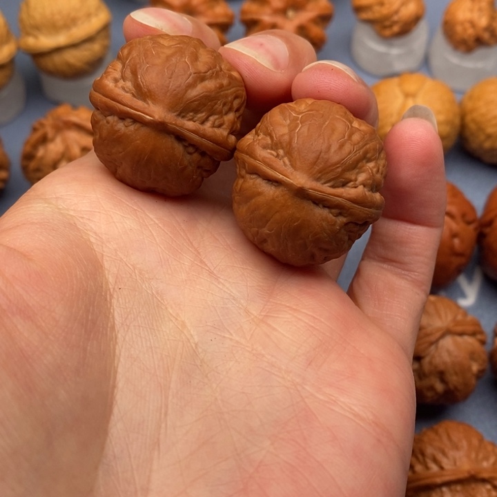 文玩核桃把件小虎头