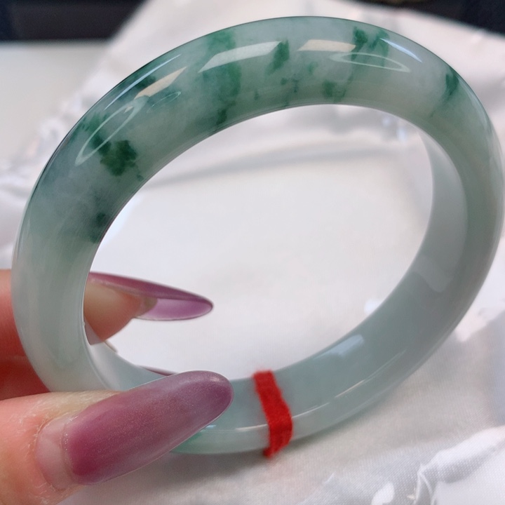 翡翠手镯未镶嵌55圈