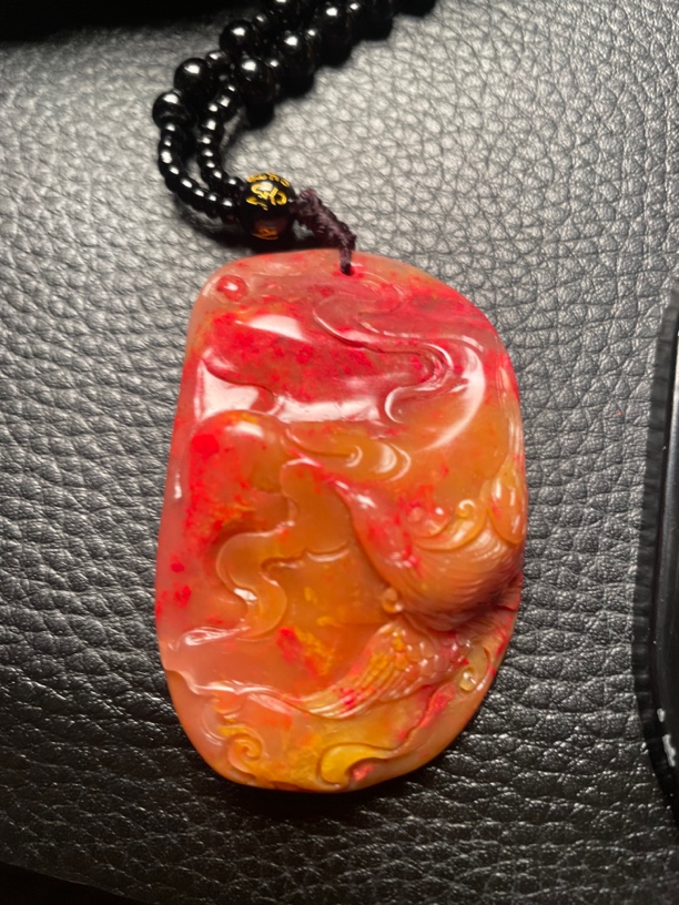 昌化鸡血石挂件晶莹剔透