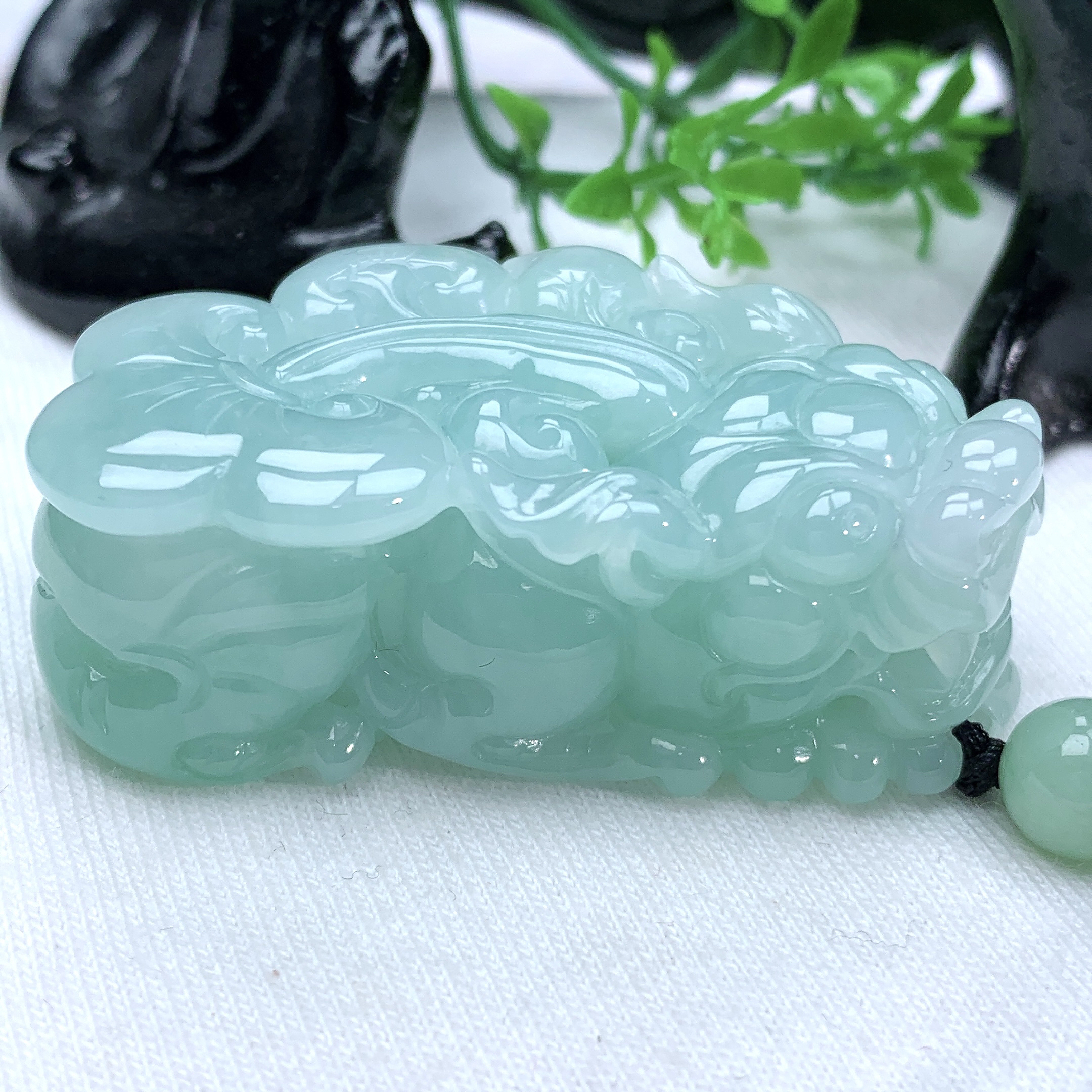 天然缅甸翡翠A货冰润浅绿貔貅吊坠挂件50−26.7−17.4mm