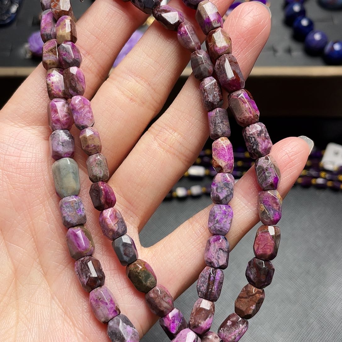 未镶嵌苏纪石（舒俱来）项链