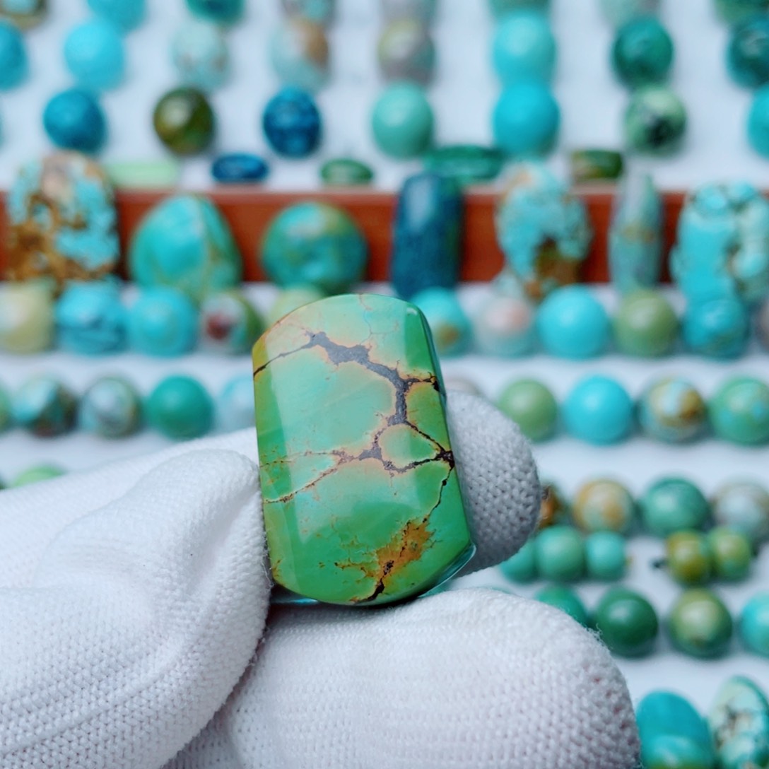 未镶嵌绿松石珠宝奇石