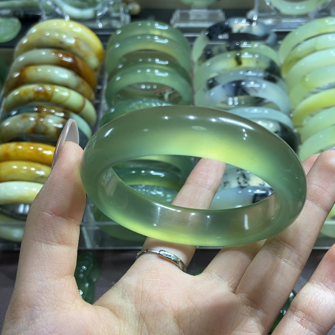 蛇纹石玉颈饰未镶嵌6061