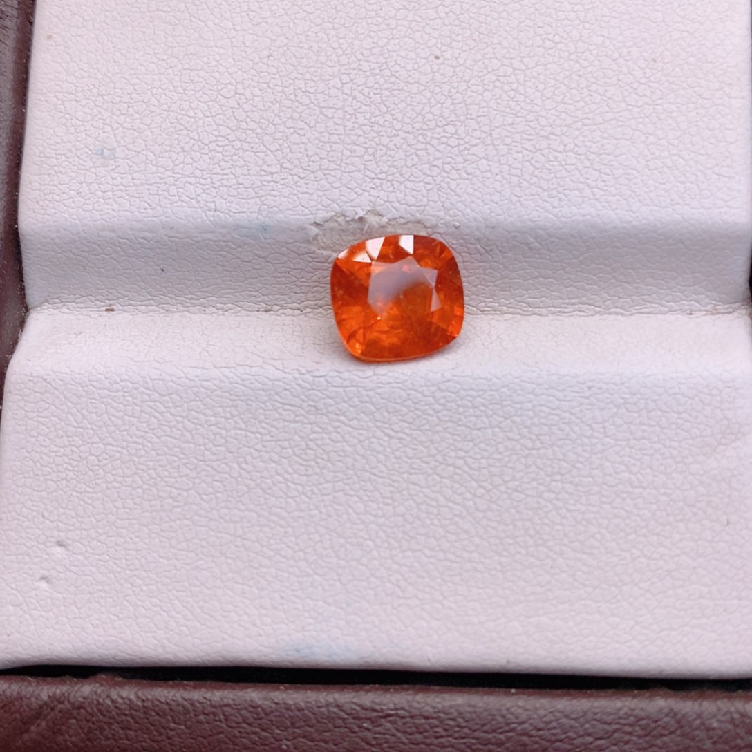 石榴石（芬达石）裸石未镶嵌芬达4.06克拉