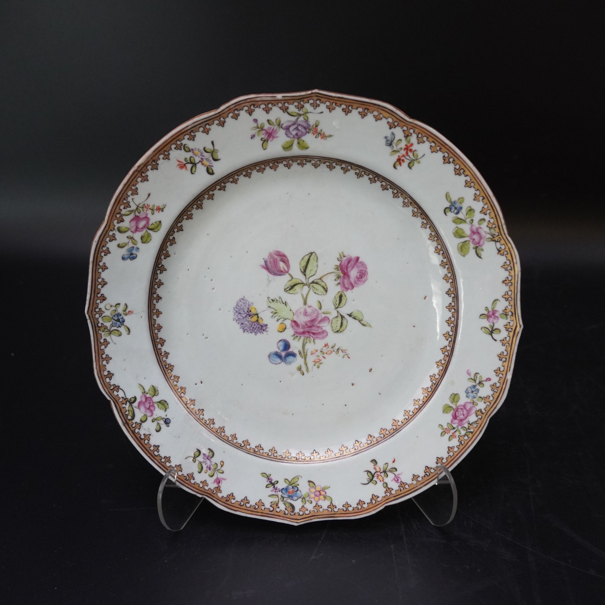 Lot.25080418清乾隆粉彩花卉纹赏盘 直径：约22.4cm