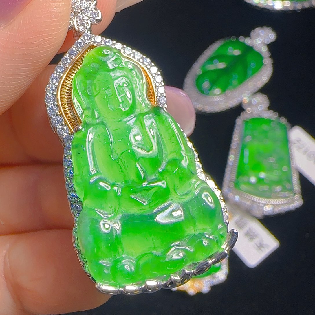 翡翠吊坠(赠链)未镶嵌