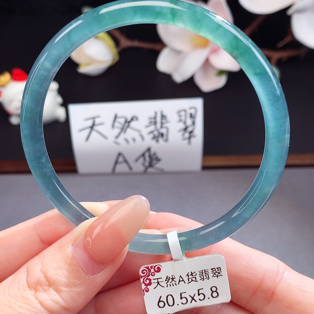 翡翠手镯（圆镯）未镶嵌