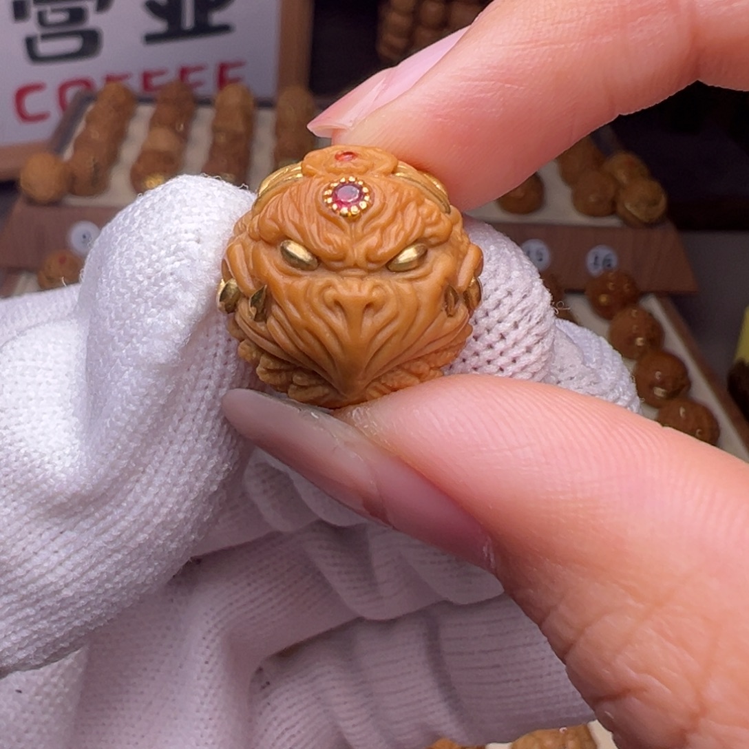 把件猴头核桃镶嵌款大鹏鸟全品有正常封口线