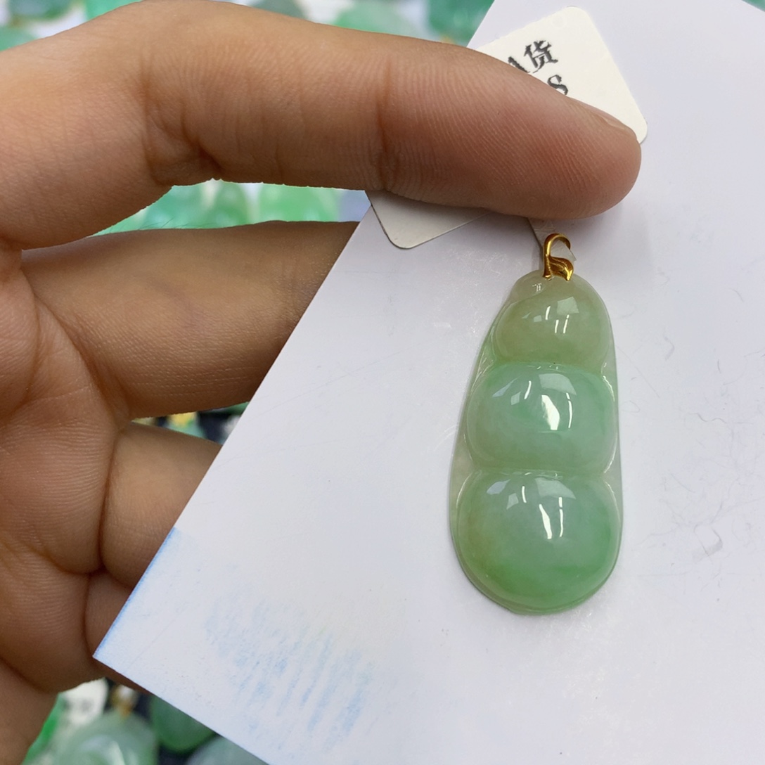 翡翠18K金镶嵌颈饰翡翠