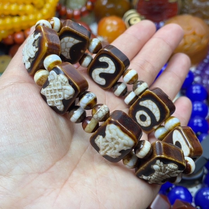 玛瑙/玉髓颈饰未镶嵌