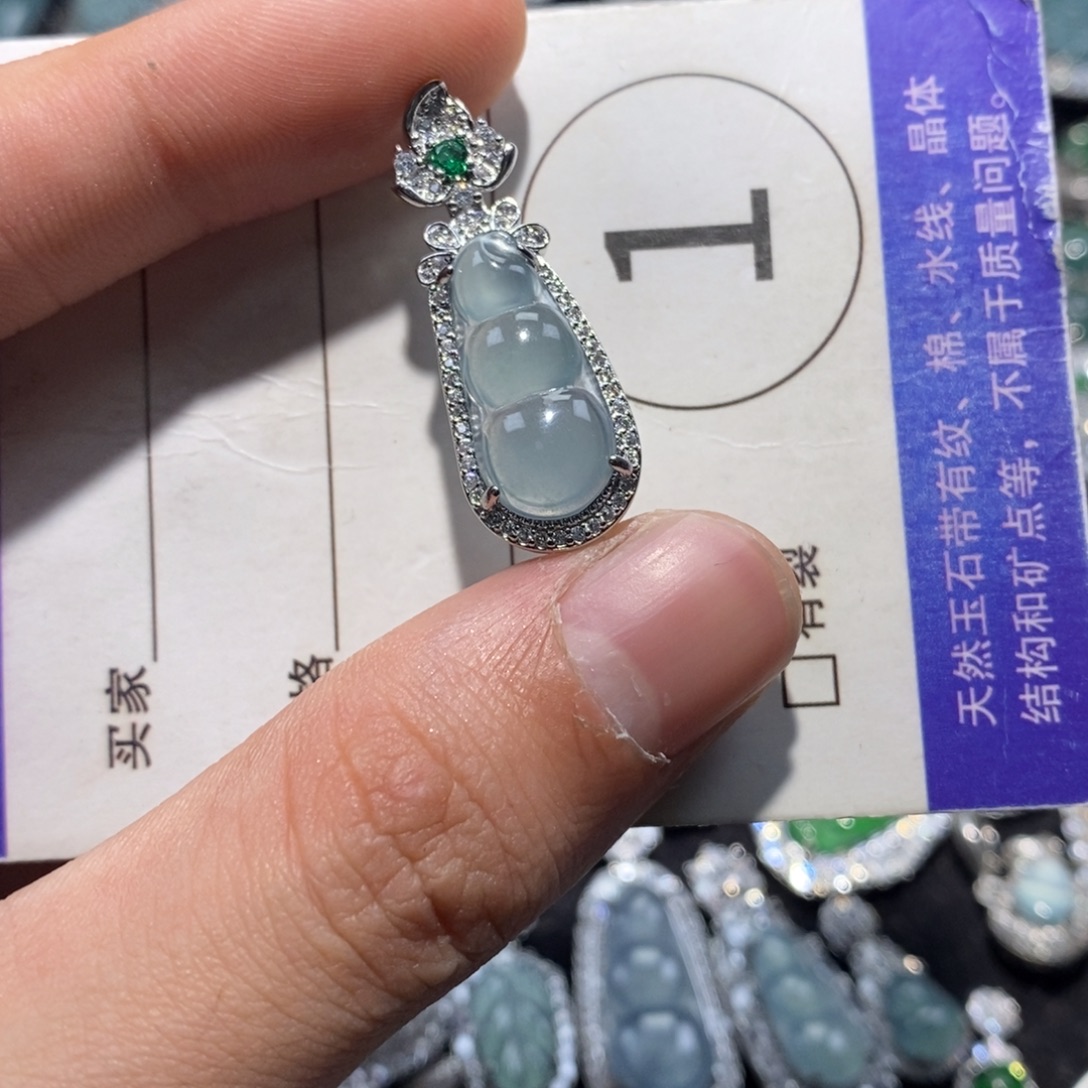 翡翠未镶嵌颈饰翡翠