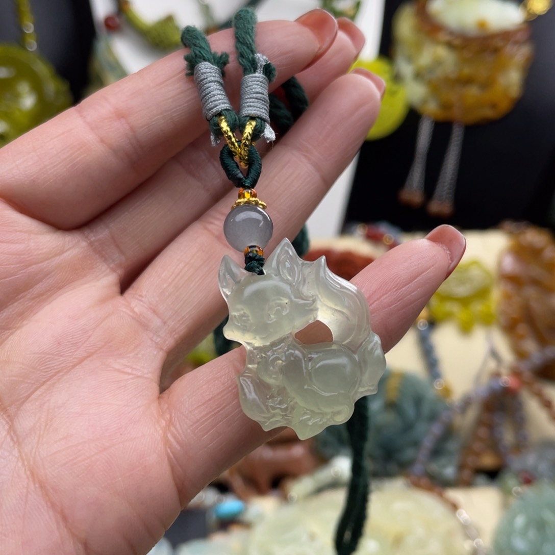 未镶嵌蛇纹石玉颈饰