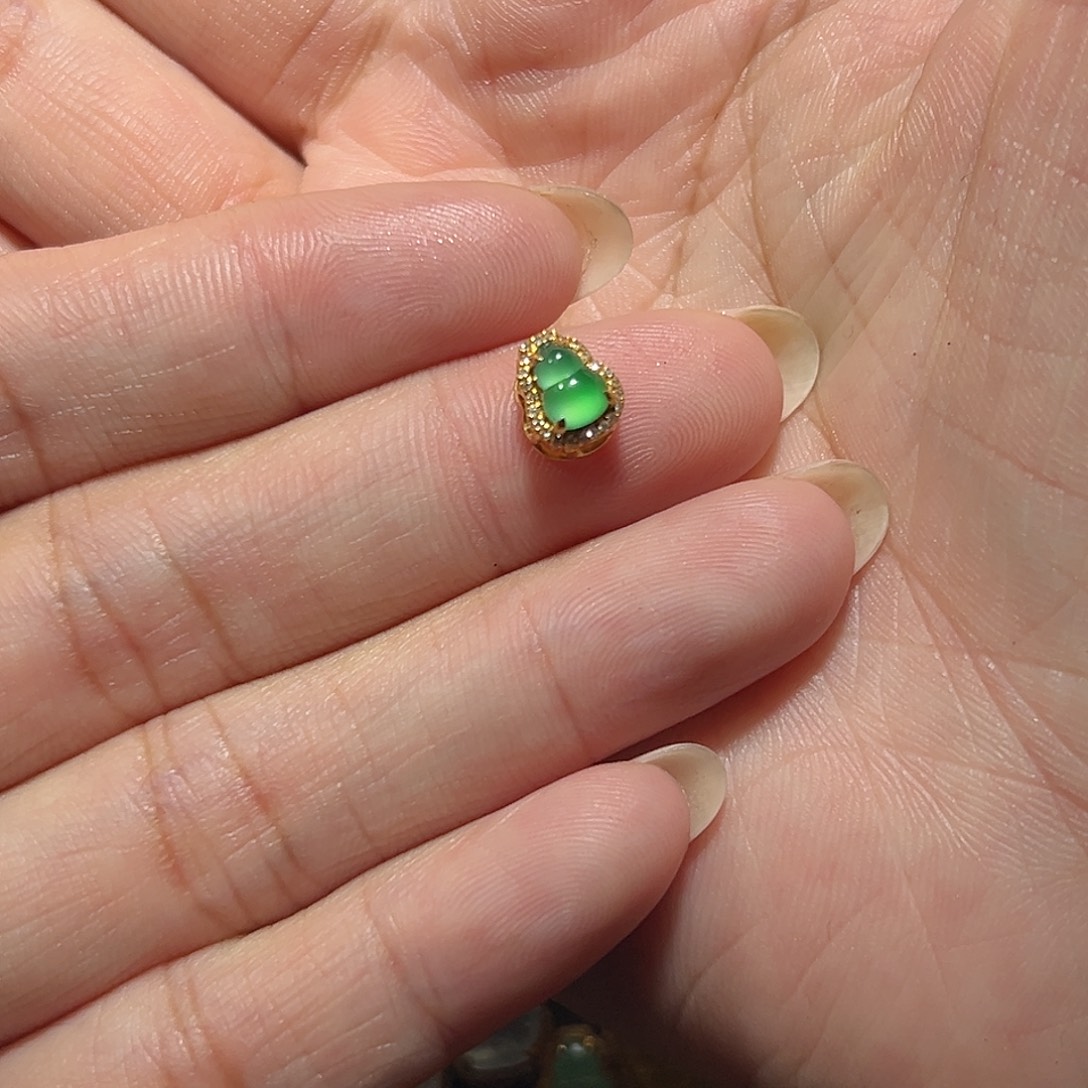 ****子翡翠18K金镶嵌颈饰