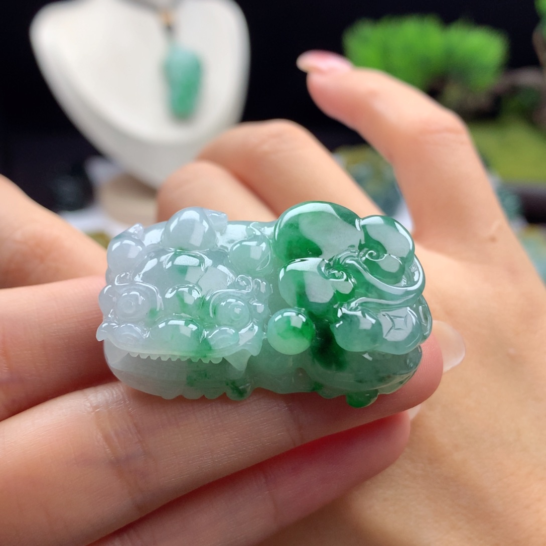 翡翠未镶嵌颈饰A9 阴阳眼辣绿霸王貔貅