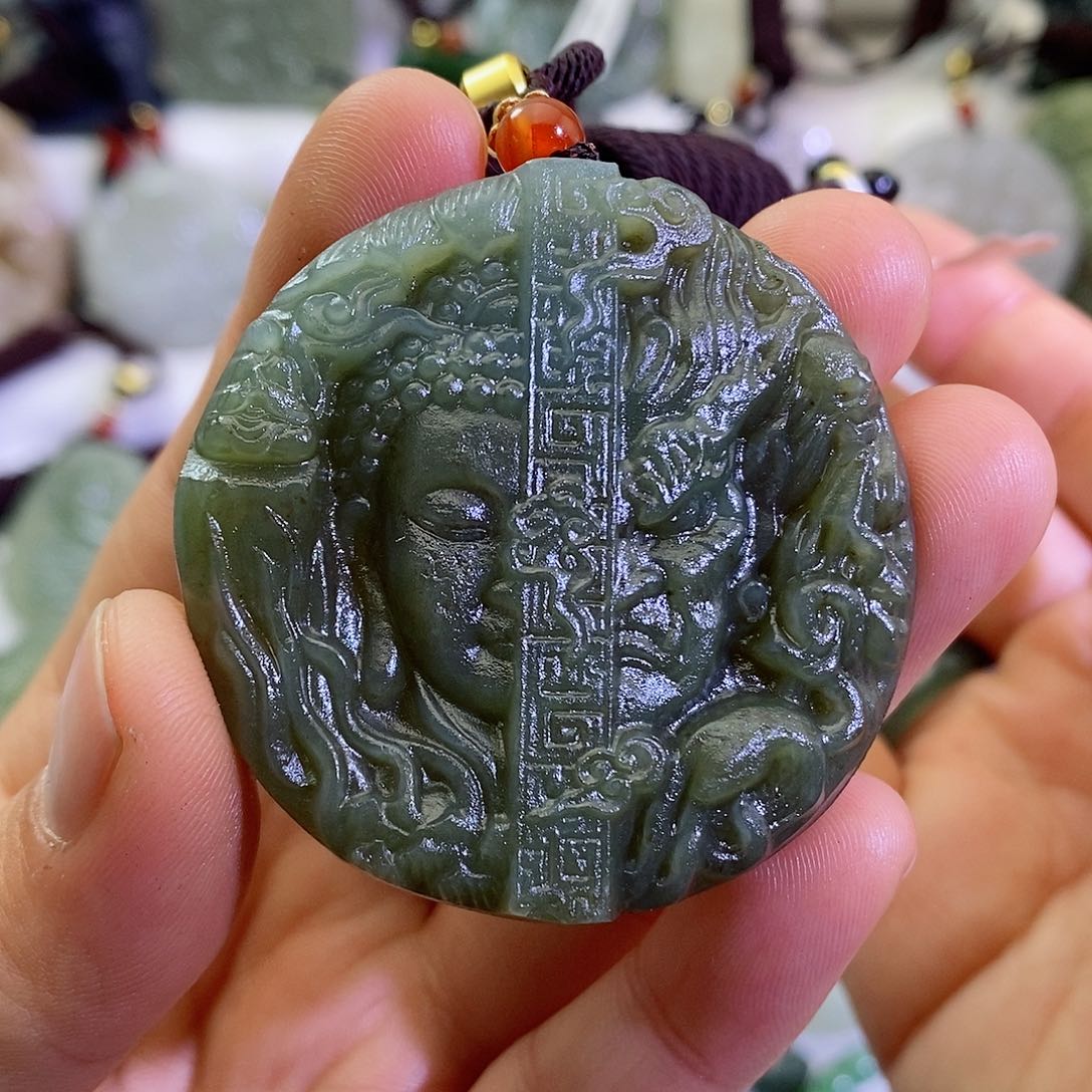 和田玉（糖玉）颈饰足铂镶嵌