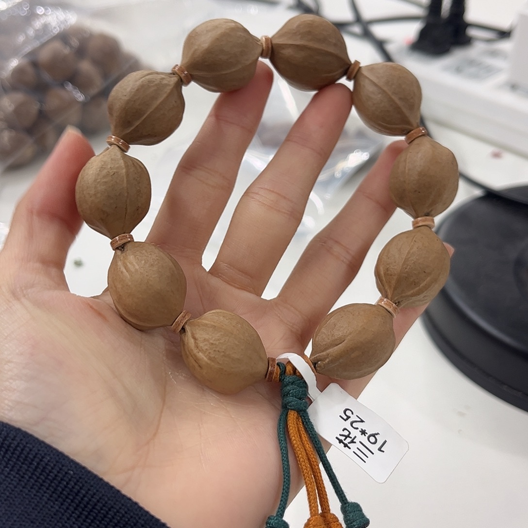 蓝***豚吊坠橄榄核11111111