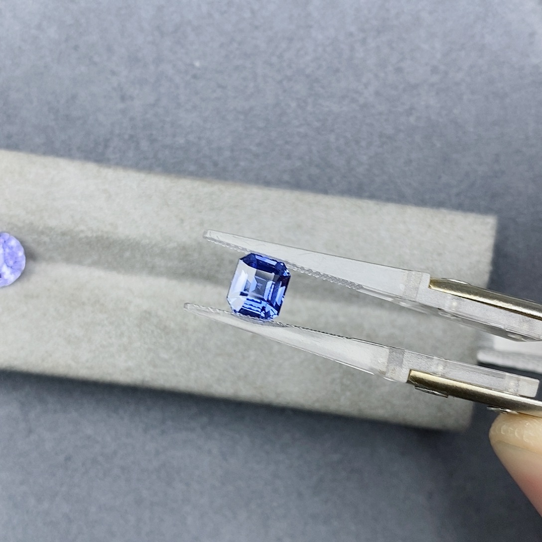 蓝宝石裸石未镶嵌1.65ct吉尔德无烧矢车菊