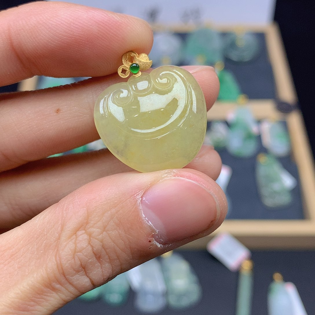 翡翠颈饰18K金镶嵌翡翠