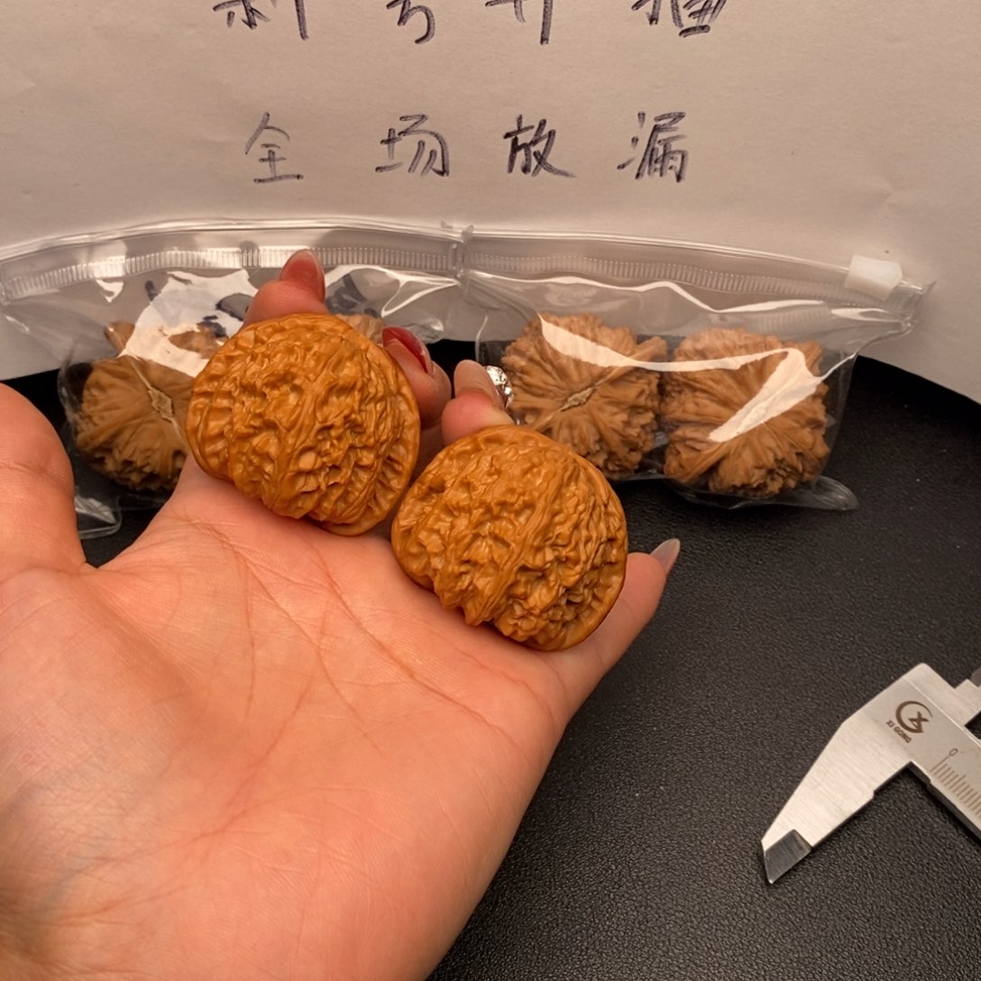 想***了文玩核桃把件白狮子一只修尖