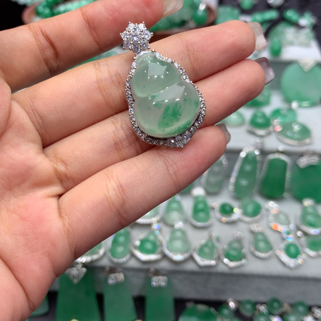 石英质玉（非洲翠）银S925镶嵌颈饰花****?