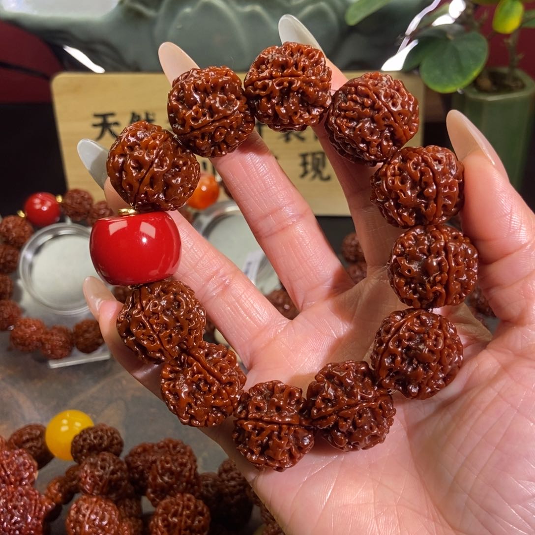 金刚菩提吊坠524红。             