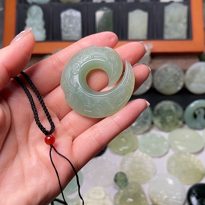 岫玉吊坠(赠链)未镶嵌