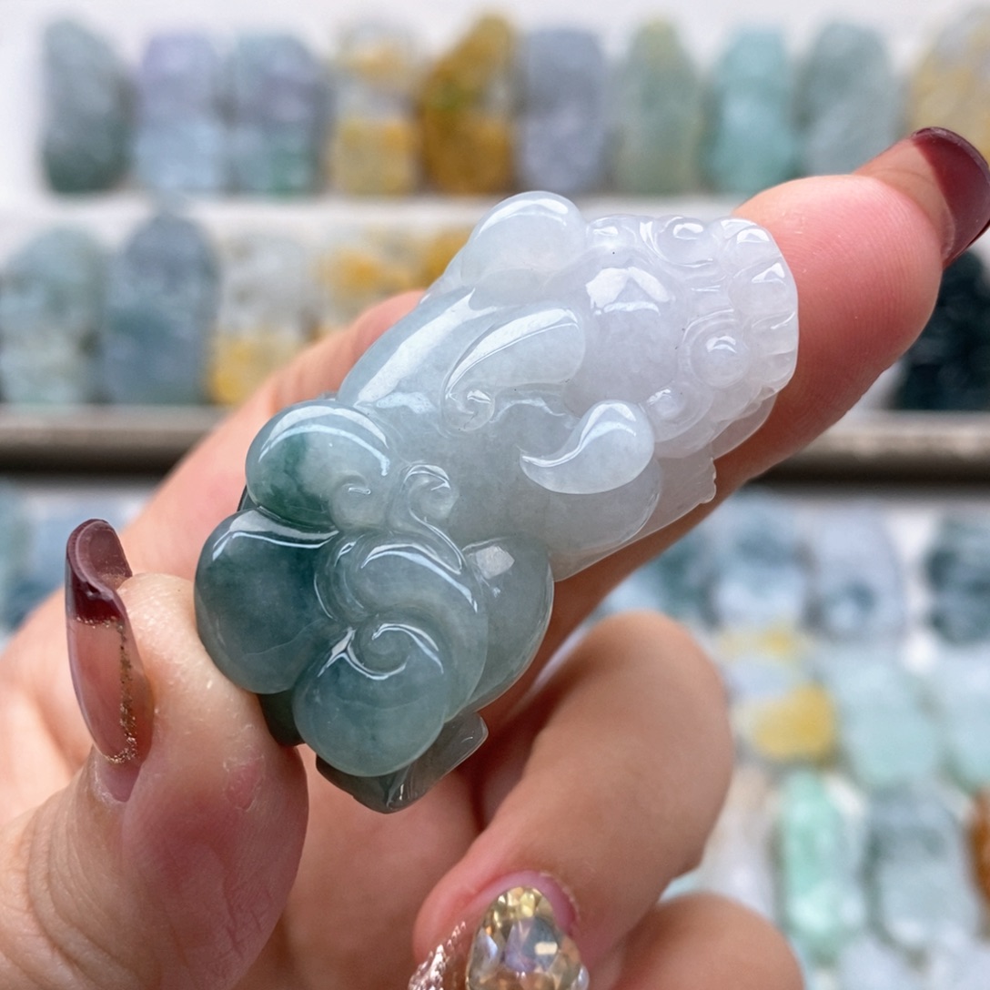 翡翠吊坠(赠链)未镶嵌