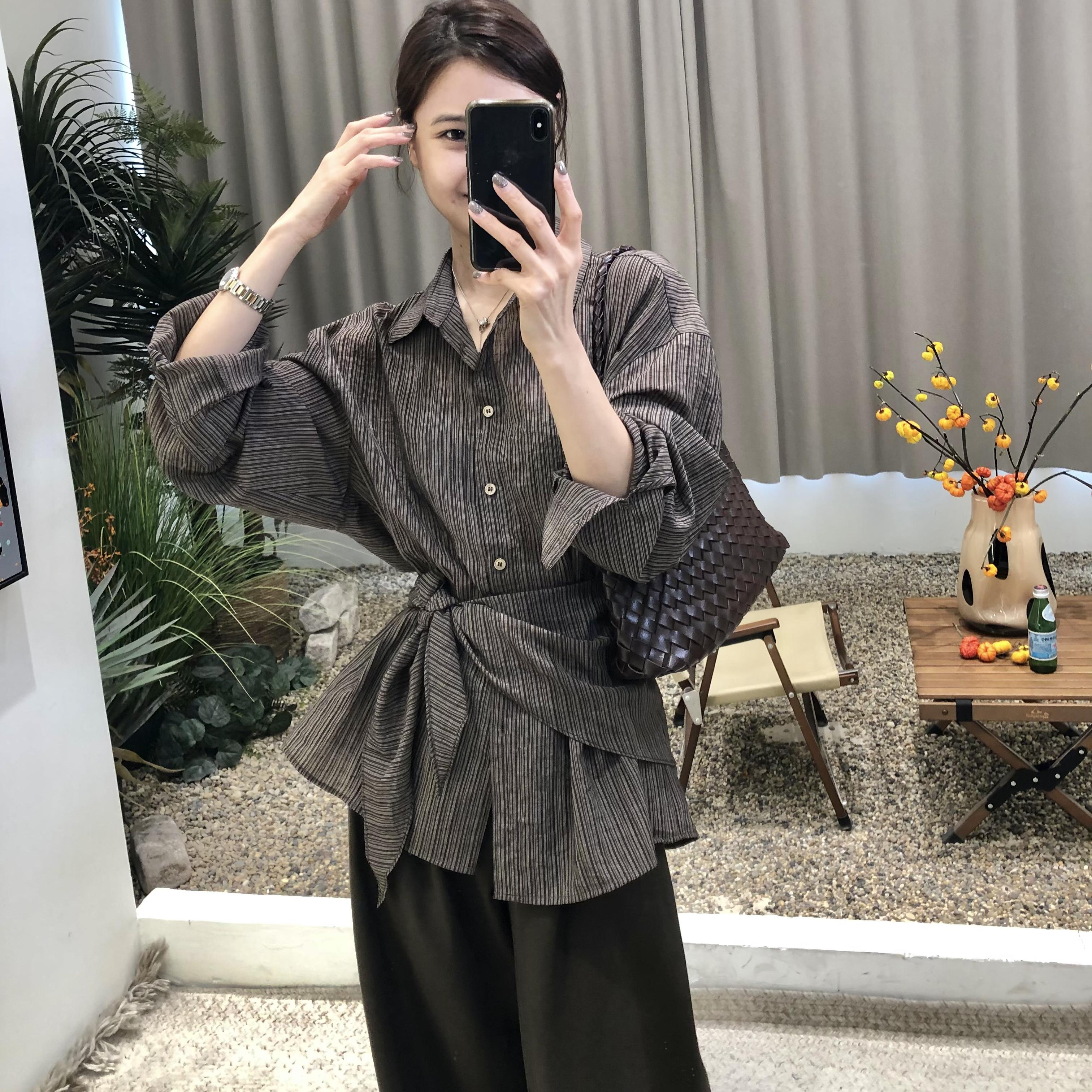 早秋松弛小方巾设计感2025气质长袖小众凉爽微透时尚麻条纹衬衫女