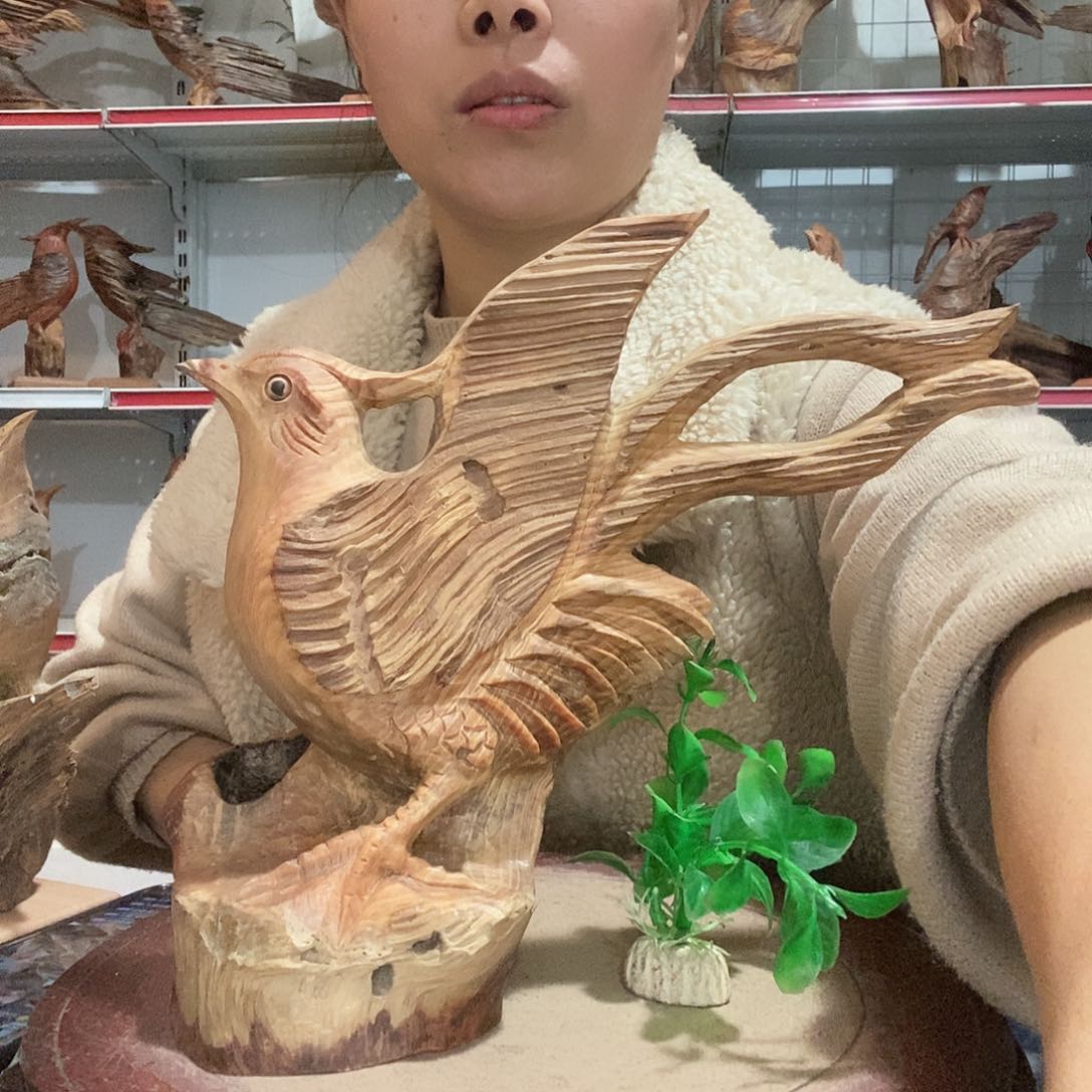 松木大**藏琥珀木精美自然摆件