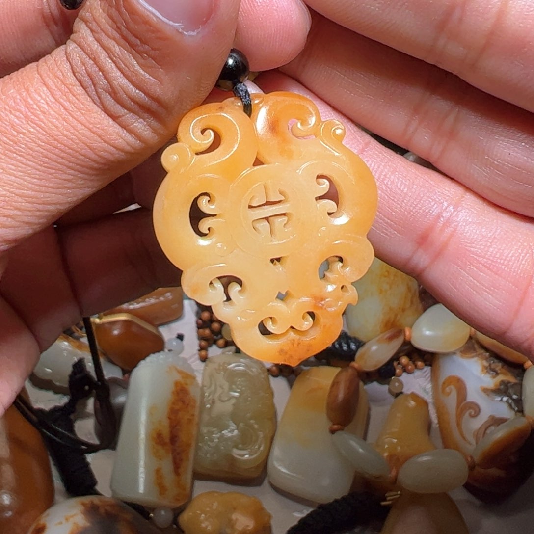 和田玉颈饰未镶嵌