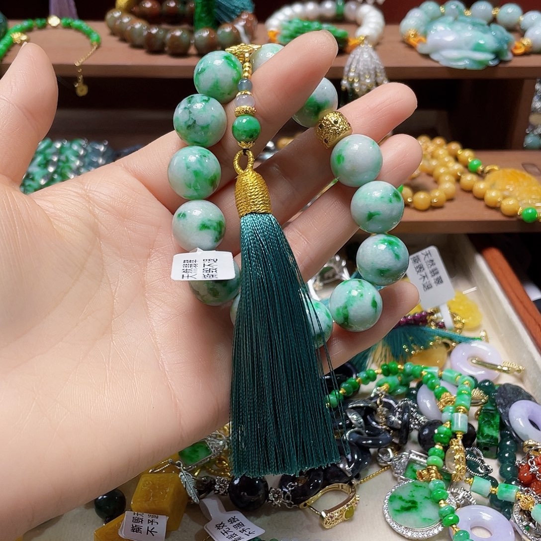 雅***致翡翠未镶嵌手链饰品