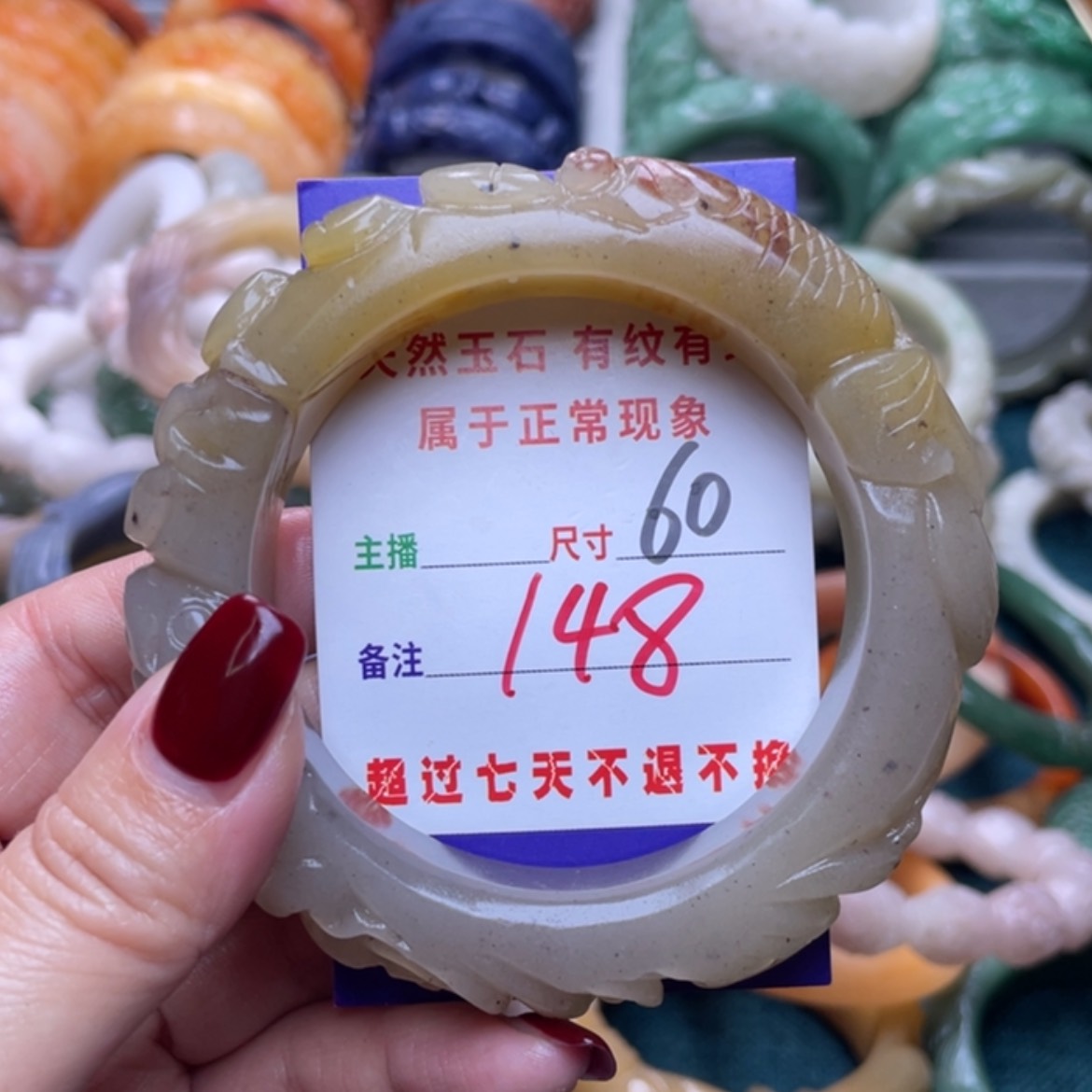 【闪购商品】未镶嵌手镯石英质玉