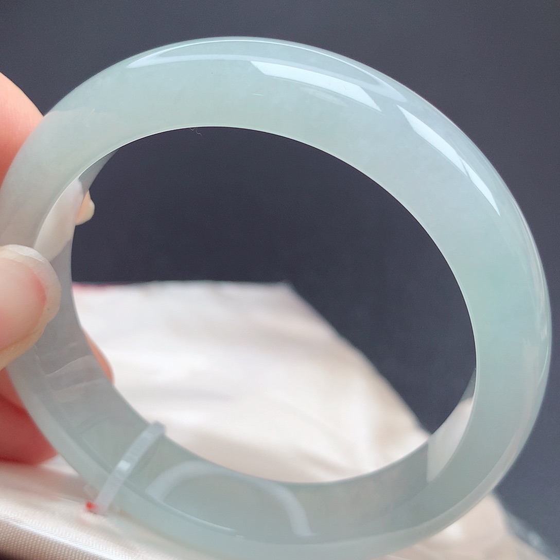 翡翠手镯未镶嵌54圈口