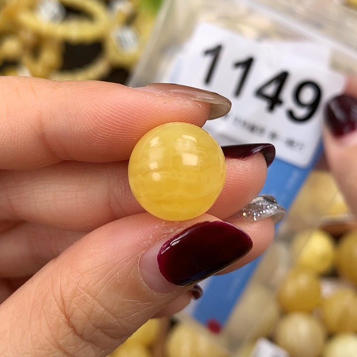 蜜蜡未镶嵌珠宝奇石