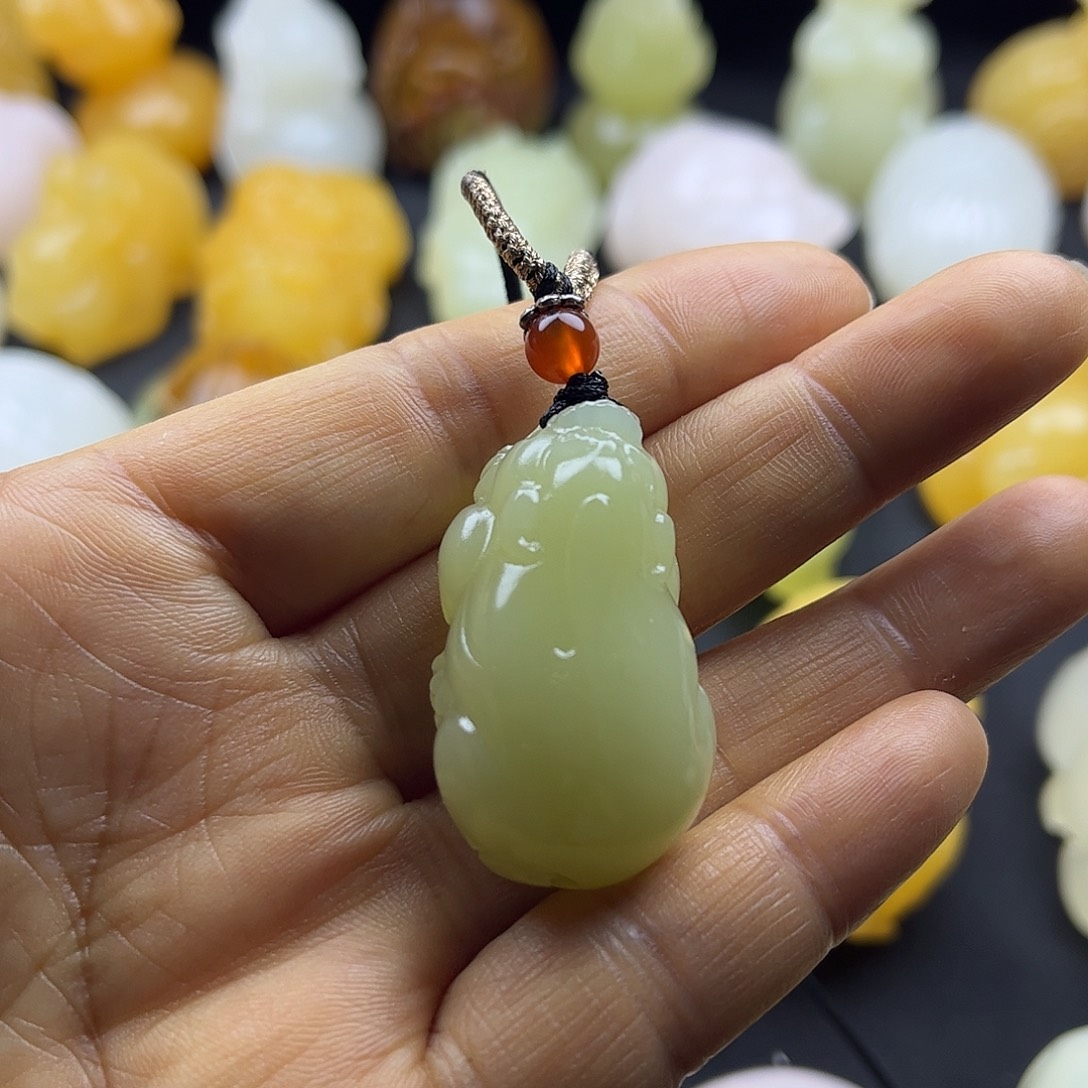 关***食昆仑玉石手把件碧玺（处理）昆仑玉石吊坠