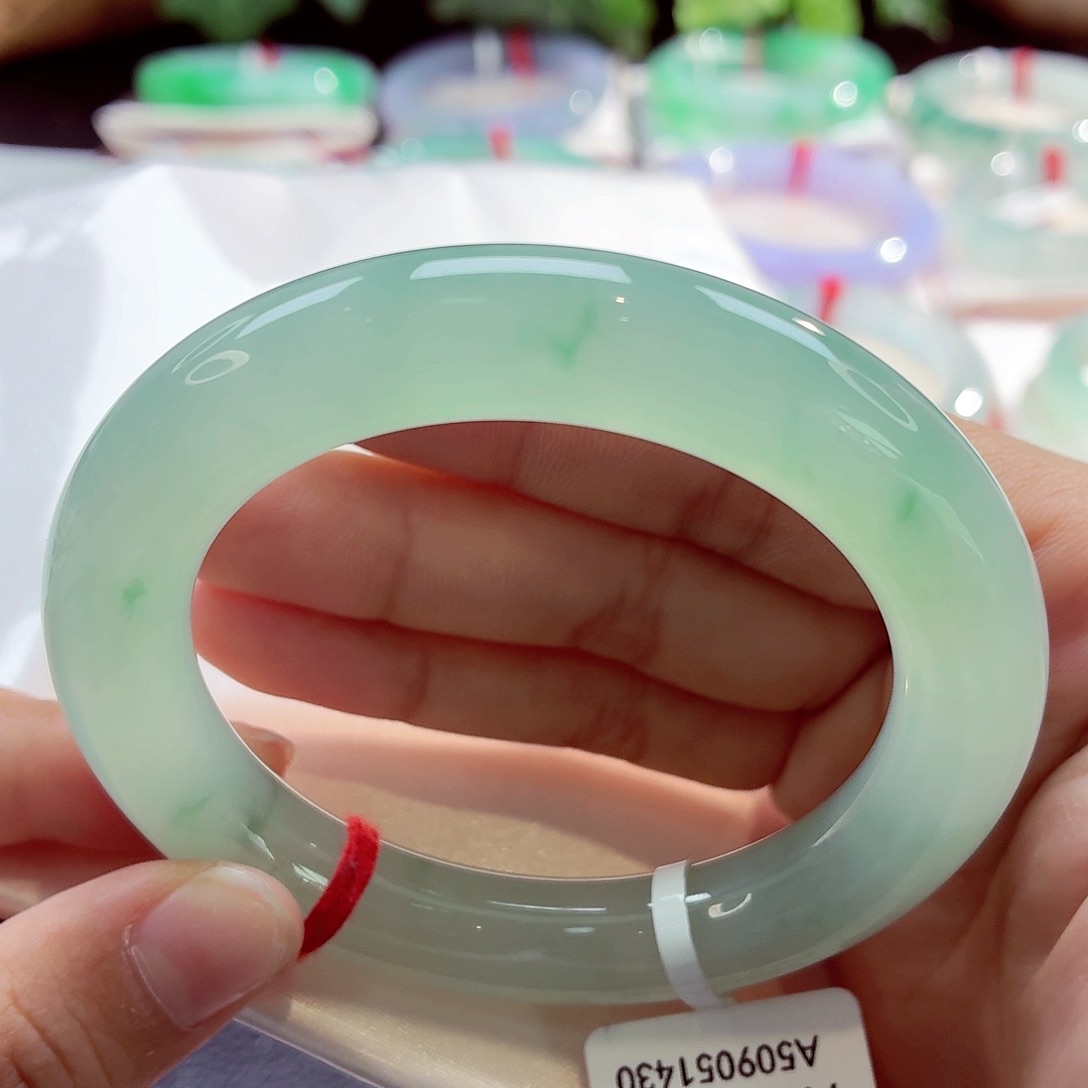 翡翠未镶嵌手镯（圆镯）冰胶芙蓉绿飘花68-05