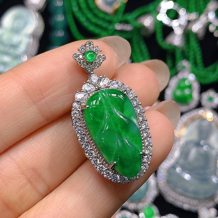 翡翠颈饰未镶嵌翡翠