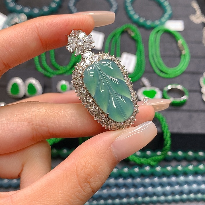 翡翠颈饰未镶嵌。。。。