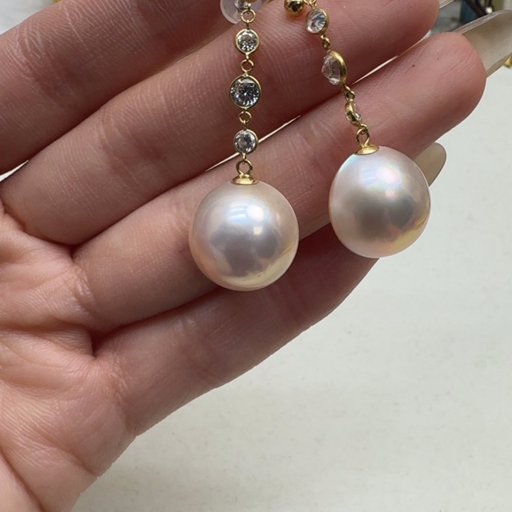 耳饰18K金镶嵌拼合珍珠（马贝珠）