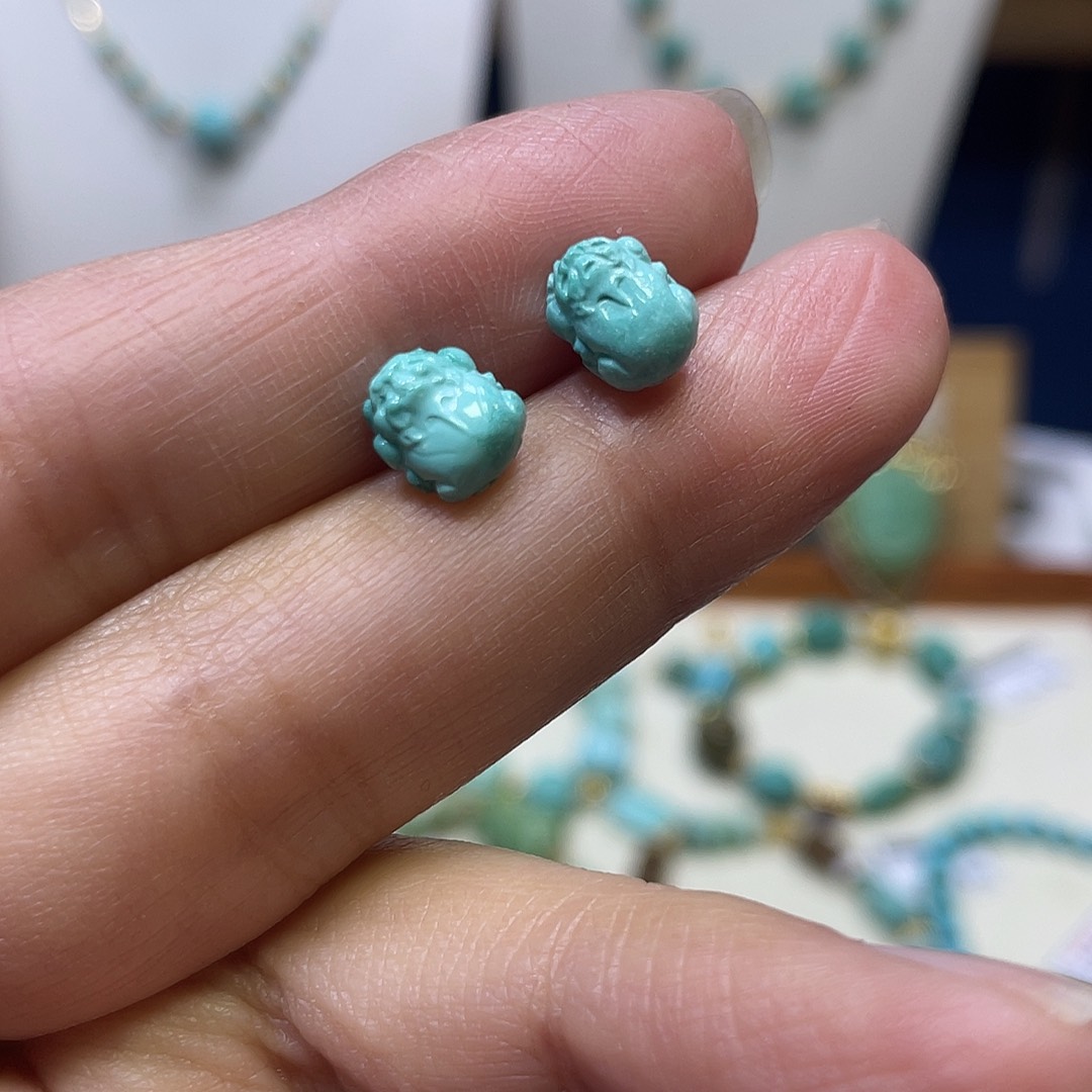 绿松石18K金镶嵌耳钉