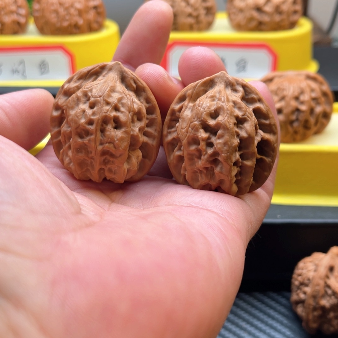 文玩核桃吊坠36磐石