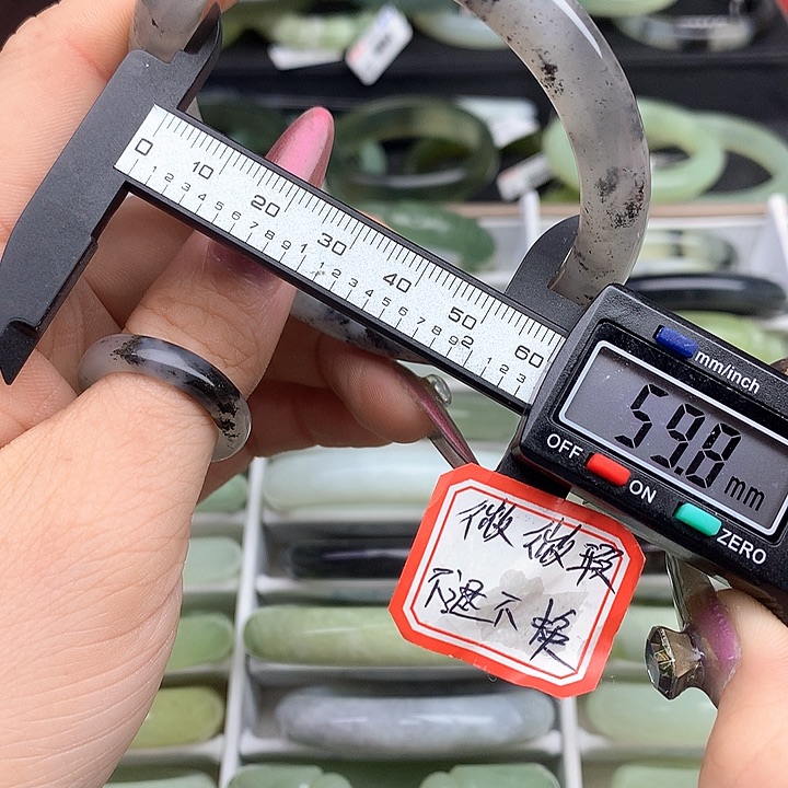 蛇纹石玉手镯未镶嵌676