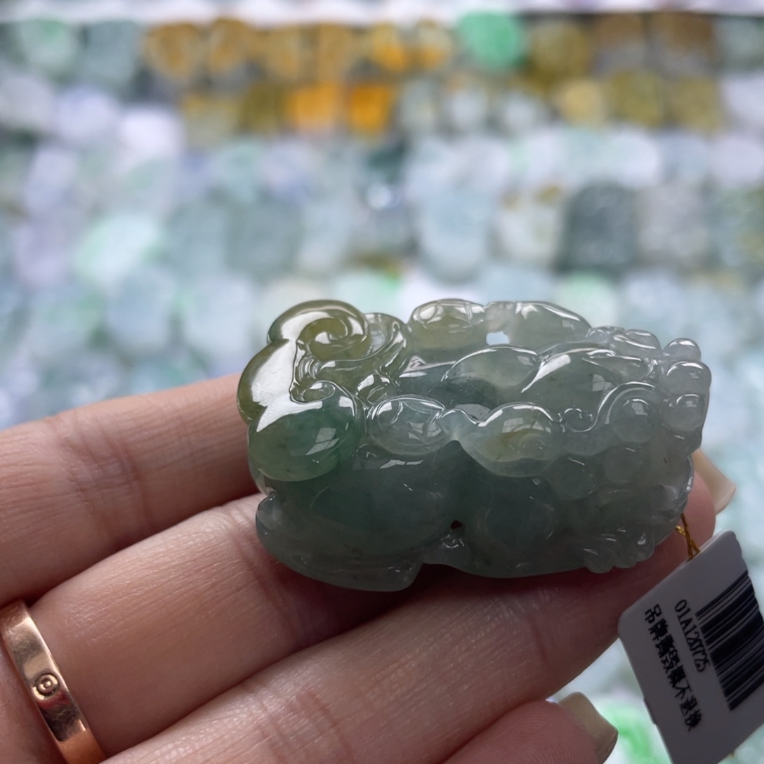 翡翠未镶嵌颈饰貔貅