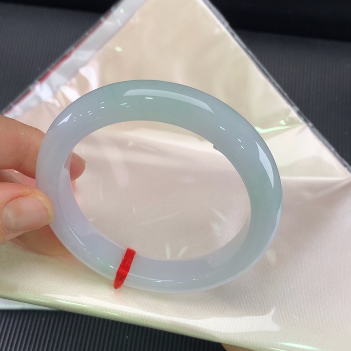 翡翠未镶嵌手镯正圈58