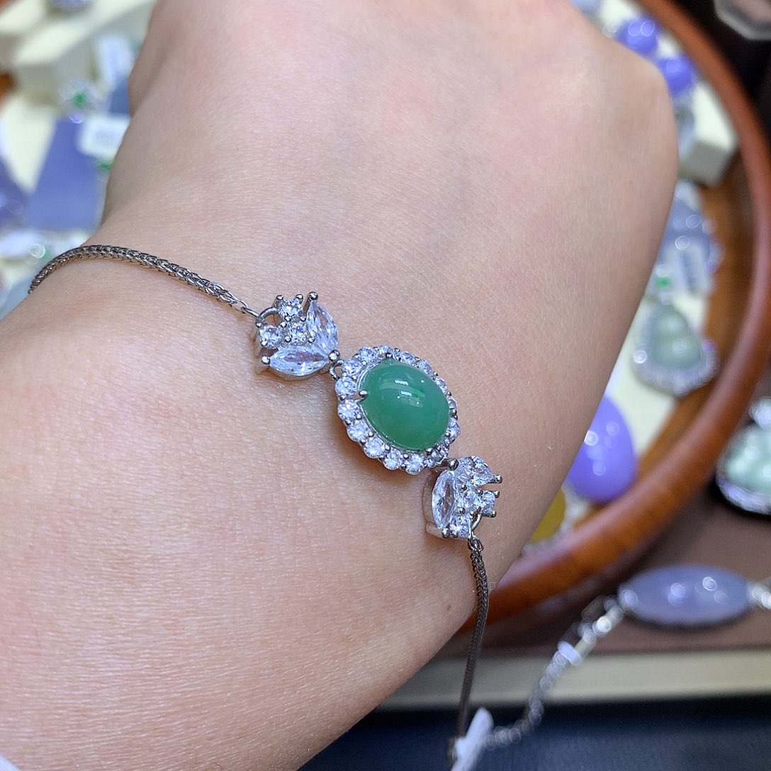 翡翠颈饰银S925镶嵌翡翠吊坠