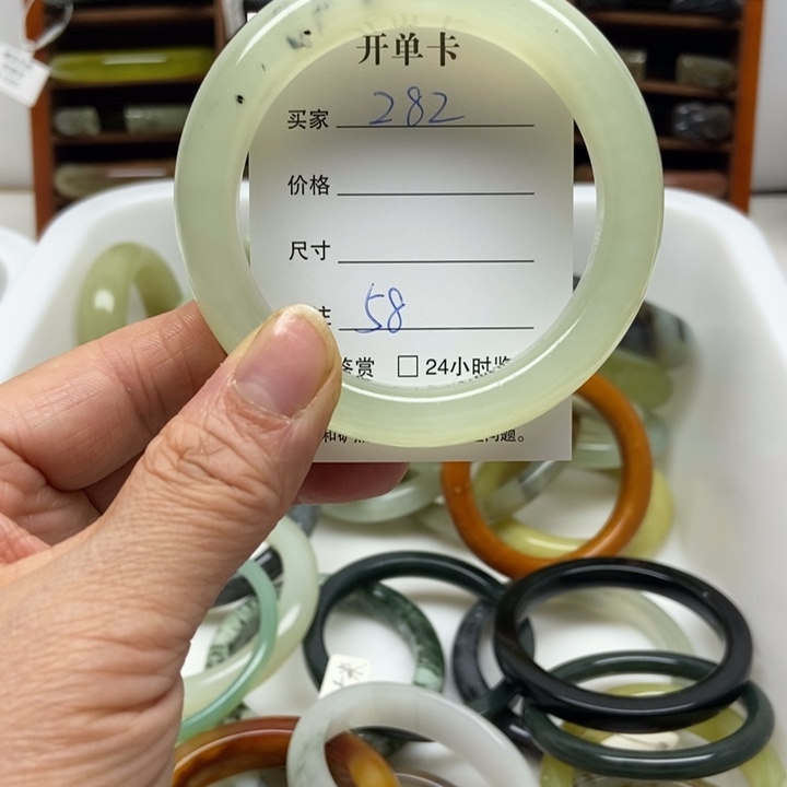 蛇纹石玉未镶嵌手镯