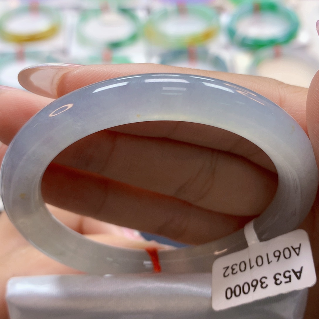 翡翠手镯未镶嵌（莫莫26）53圆18号