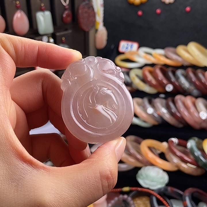 石英质玉未镶嵌颈饰