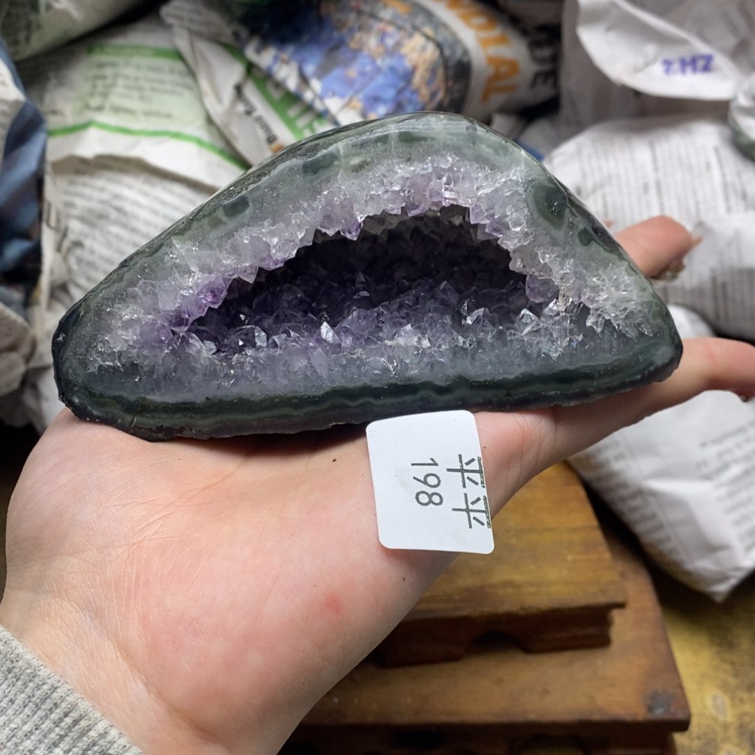 紫晶乌拉圭未镶嵌